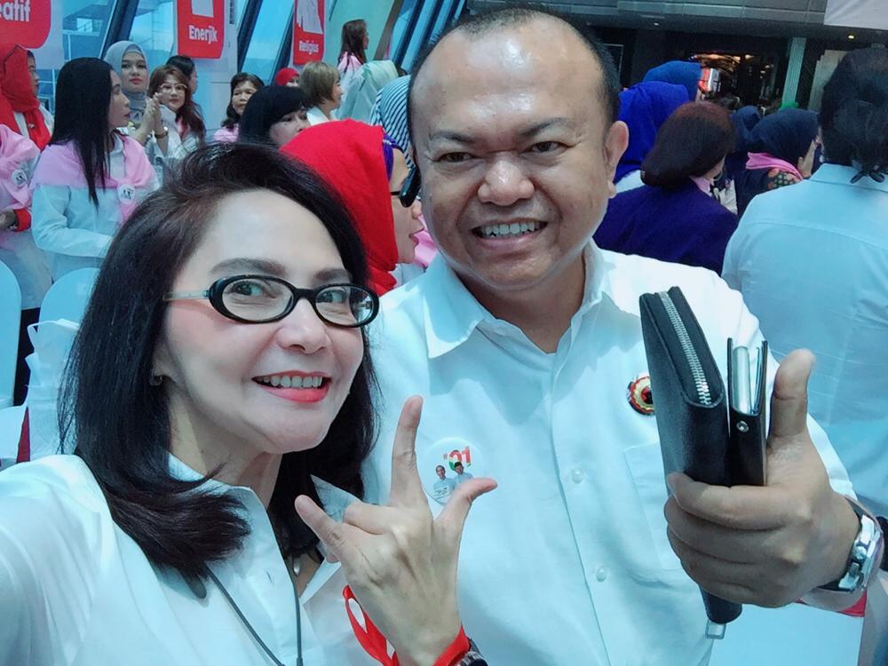 Caleg DPR RI Restuty Aprillia bersama Suami Patrice Rio Capella 