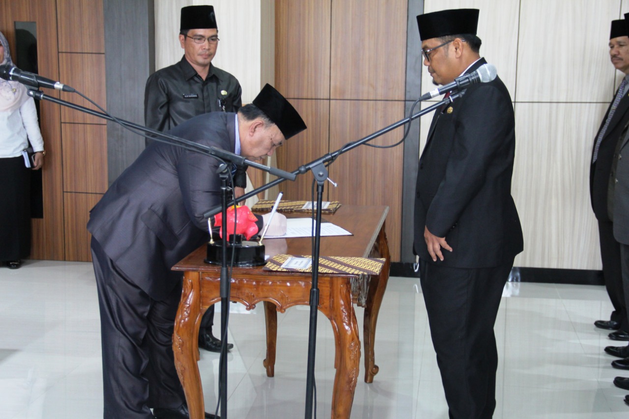 Tampak Sekda Prov memimpin Pelantikan Pejabat OPD
