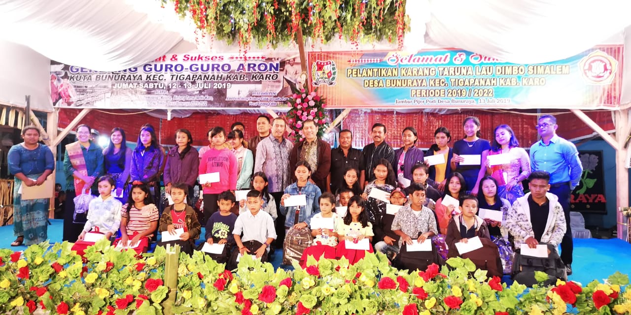Ramlan Ginting Ketua Yayasan mulia kasih Bogor berikan uang Untuk tingkat SD, SMP dan SMA Berprestasi   Bupati Karo : Dimana ada kemauan disitu ada jalan   Karo,TuntasOnline Com Bupati Karo Terkelin Brahmana SH didampingi Kadis Pertanian Metehsa Purba, Kadis DPMD Abel Tarawai Tarigan, Kabid Kesehatan Kawal Maha, Kasi Kurikulum pendidikan Kab. Karo Mansur Pelawi, Sekcam Tiga Panah Sanusi menghadiri kerja Tahun gendang guro- guro Aron, dan pemberian beasiswa dari Yayasan Kasih Bogor, Sabtu (13/7) pukul 21.00 
