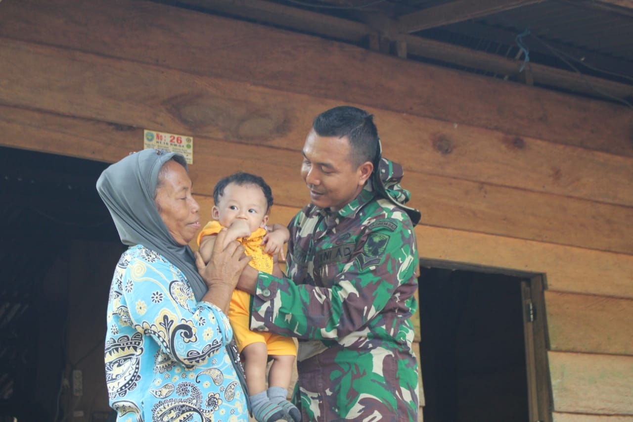 Kebersamaan Satgas TMMD Bermukim di Rumah Masyarakat*