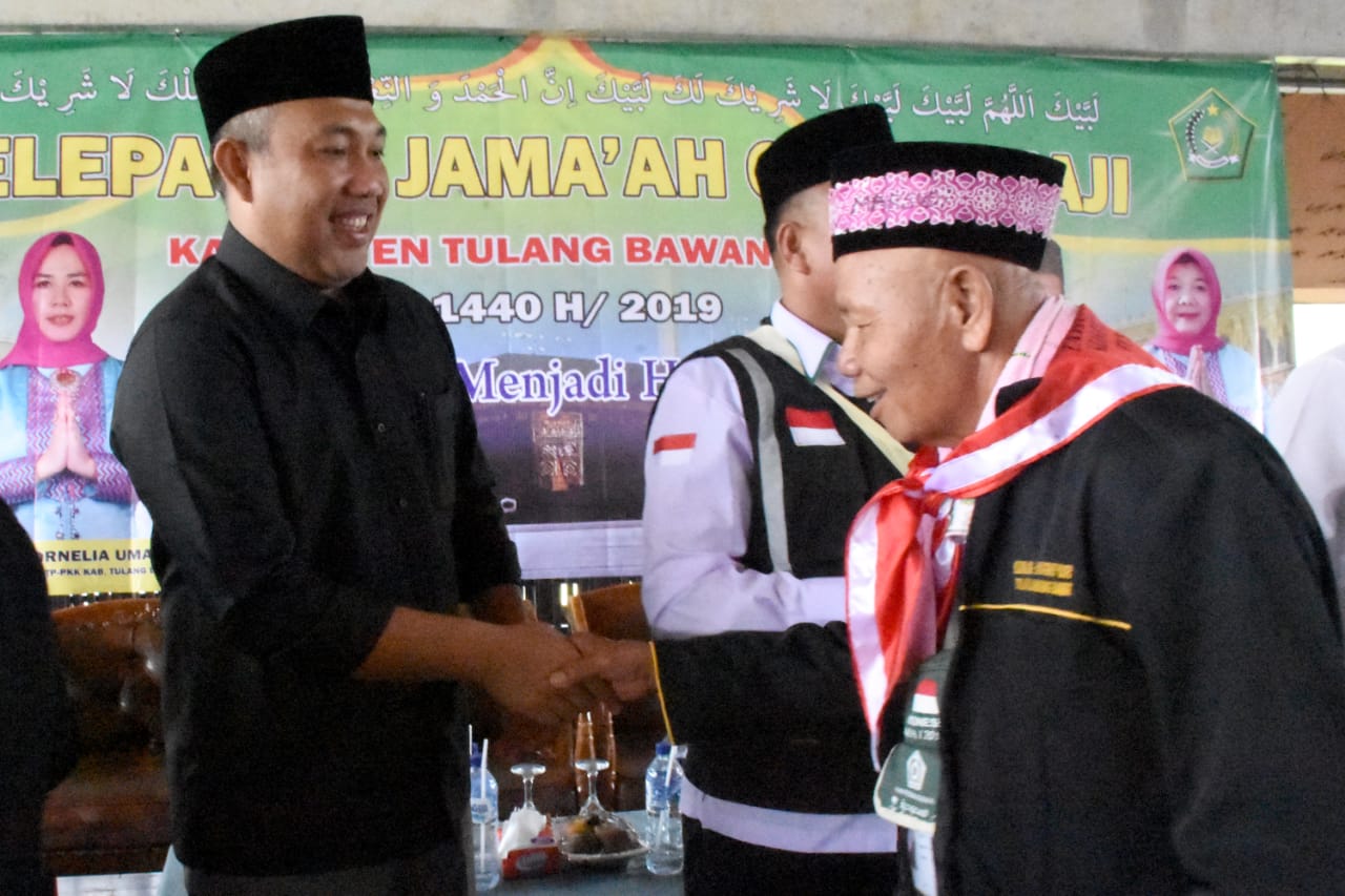 Bupati Lepas CJH Tulang Bawang Barat