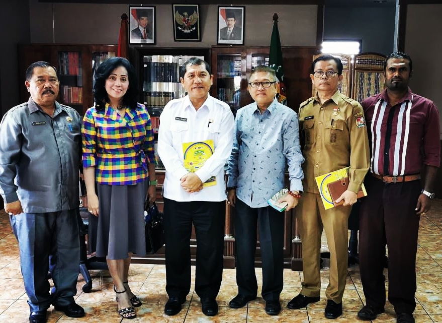Bupati karo didampingi sekda menerima kedatangan group ILMCI dalam rangka membangun pendidikan di kab karo.(TO/ist)