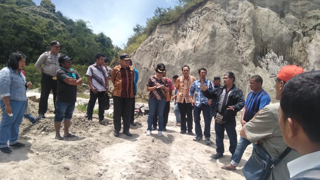Lhk bersama tim Monev melakukan pengecekan penambangan galian C milik pengusaha yang dituding warga menyalahi aturan.