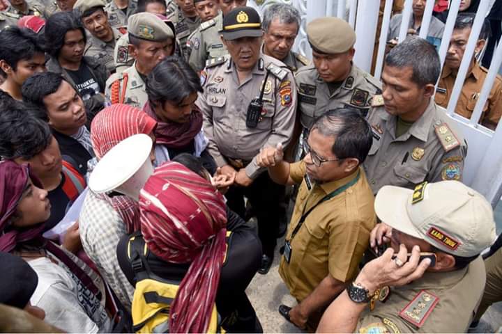 Wisata Halal Danau Toba Tidak Larang Babi AMPDT Unjuk Rasa