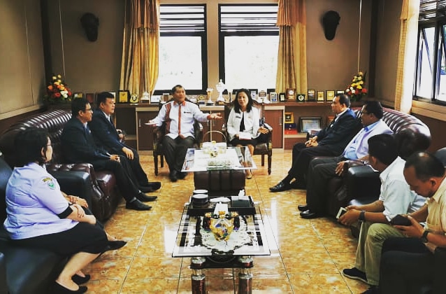 Bupati Karo Terkelin Brahmana, SH didampingi Kepala Dinas Kesehatan drg. Irna Safrina S.Meliala,M.Kes menerima audensi pengurus Ikatan Dokter Indonesia (IDI) Cabang Kabupaten Karo  periode 2019 – 2022, yang diketuai Dr Herman Bangun.