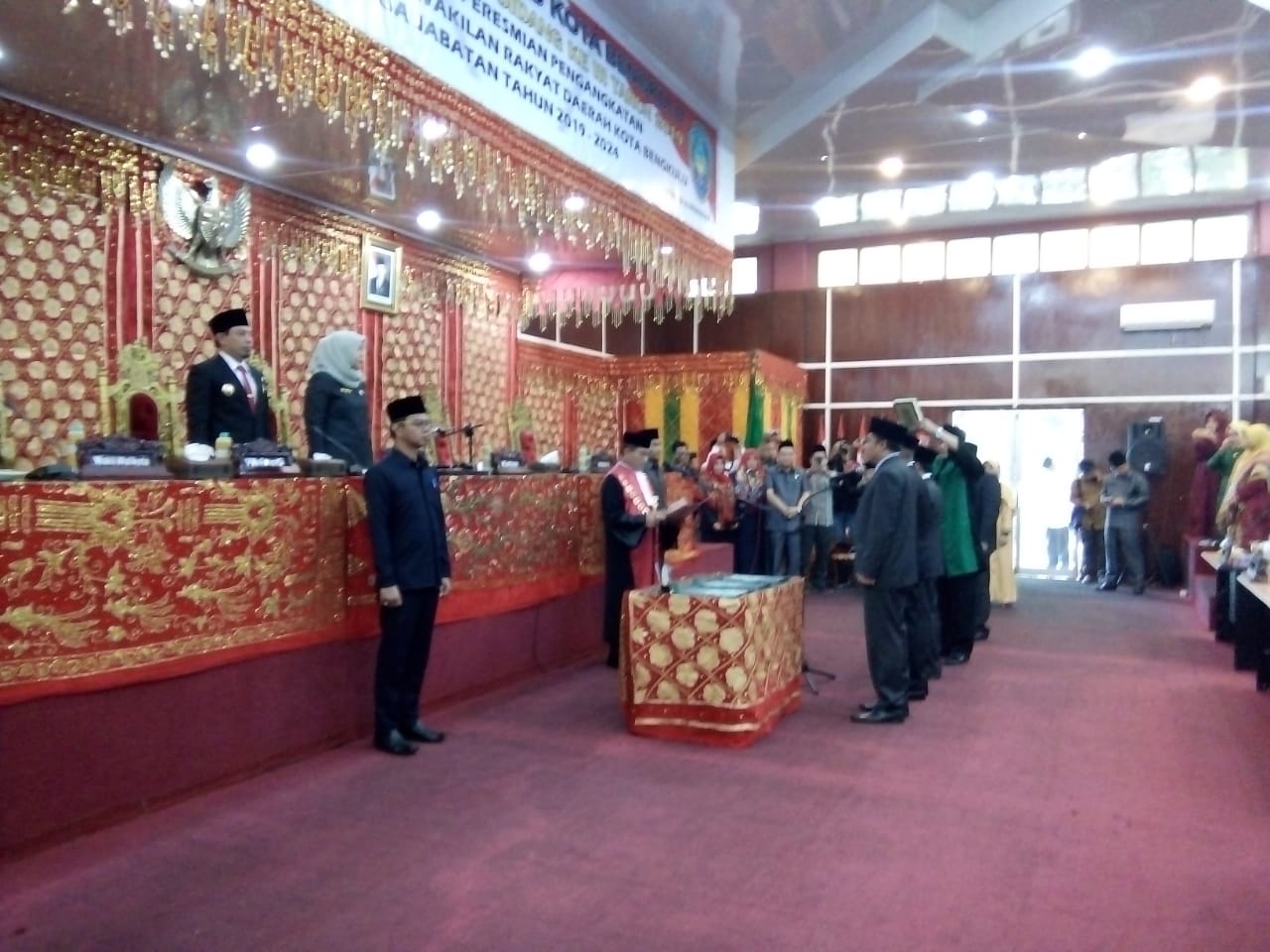 Penandatanganan SK Jabatan oleh Pimpinan DPRD Kota Bengkulu