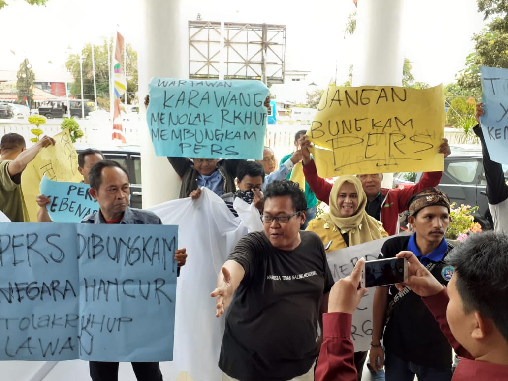 Jurnalis Karawang Gelar Aksi Demo Tolak RUU KUHP