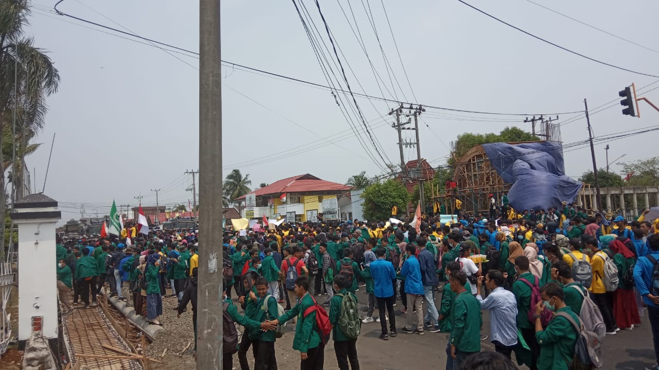 Mahasiswa Bengkulu Kembali Gruduk Gedung DPRD