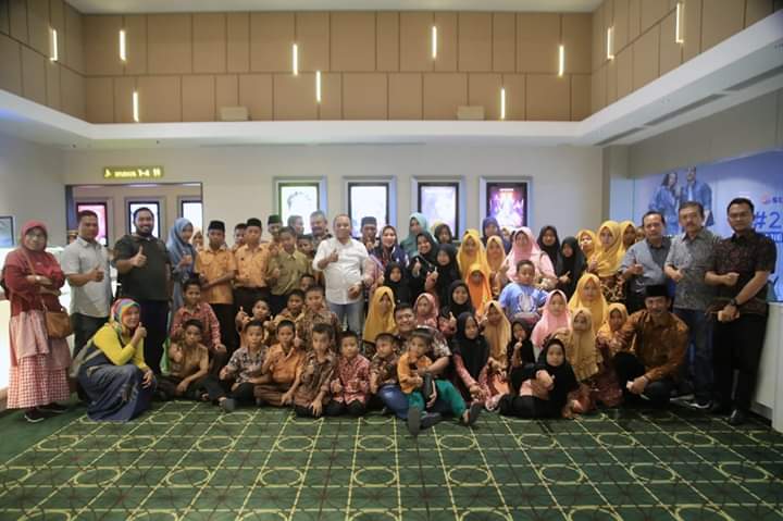 Bupati Labuhanbatu Ajak Anak Panti Asuhan Nobar Bioskop