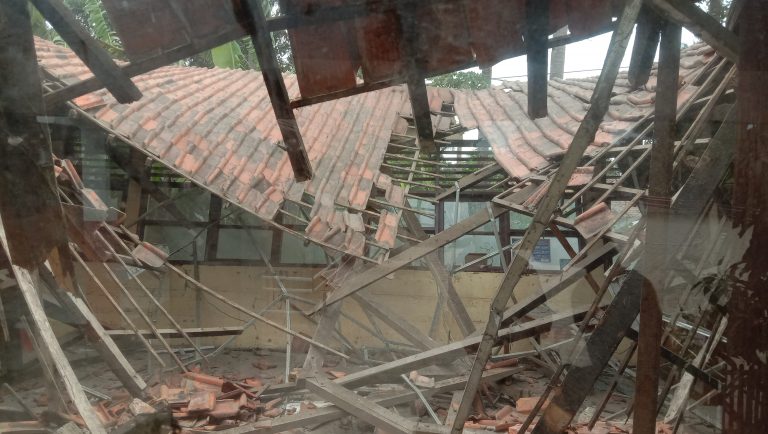 Atap Gedung SDN Kalangsuria 3 Ambruk
