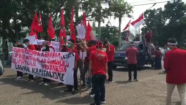 Puluhan Mahasiswa Datangi Kantor Gubernur Provinsi Bengkulu. 