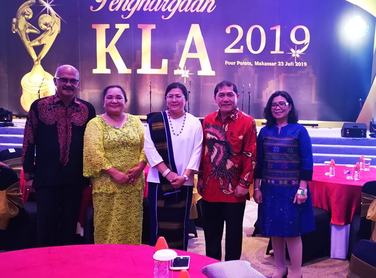 Bupati Karo Terkelin Brahmana, SH didampingi Sariati Terkelin Brahmana Ketua Tim Penggerak Pemberdayaan dan Kesejahteraan Keluarga (PKK) Kabupaten Karo, Kepala Bappeda Nasib Sianturi dan istri serta Kepala Dinas PPPA, Dr Hartawati Br Tarigan.