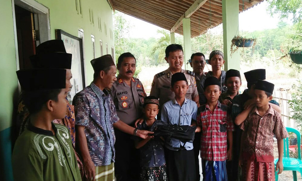 Polsek Tumijajar Gelar Bakti Sosial