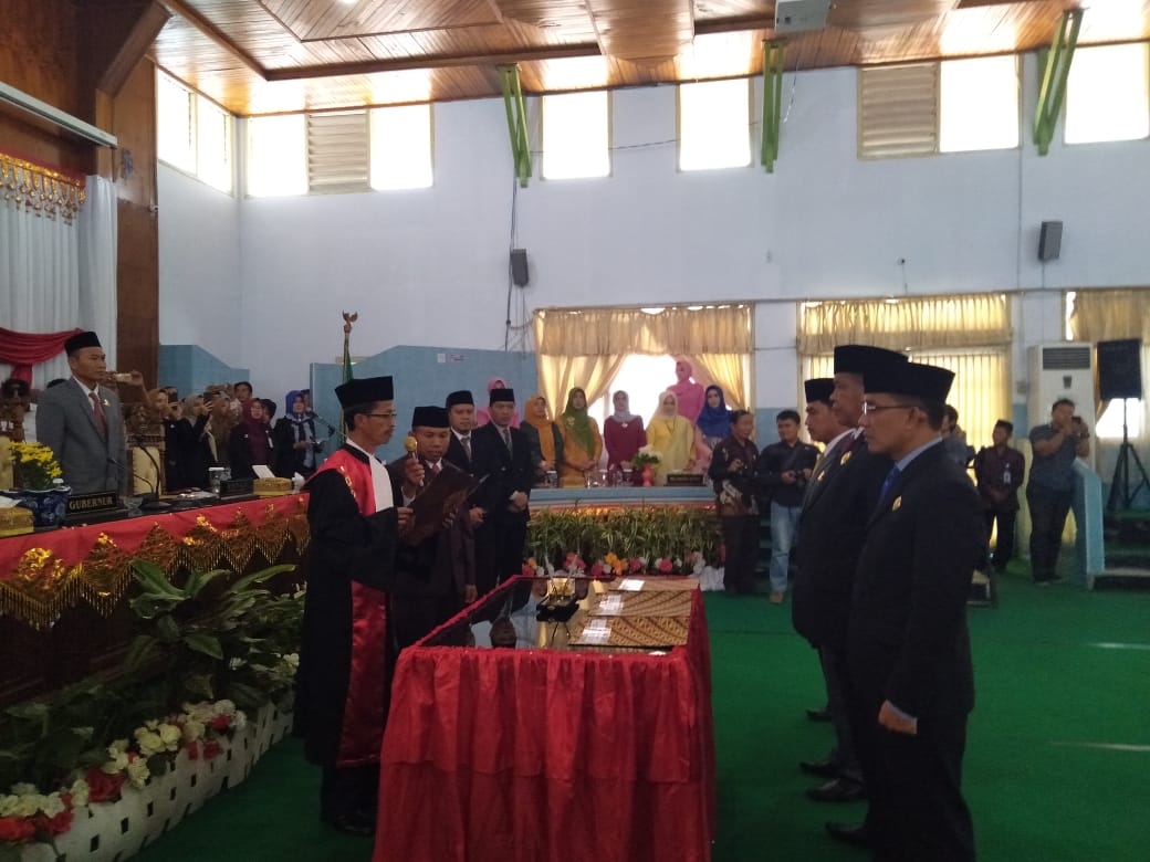Mahdi Husein Resmi Pimpin DPRD RL