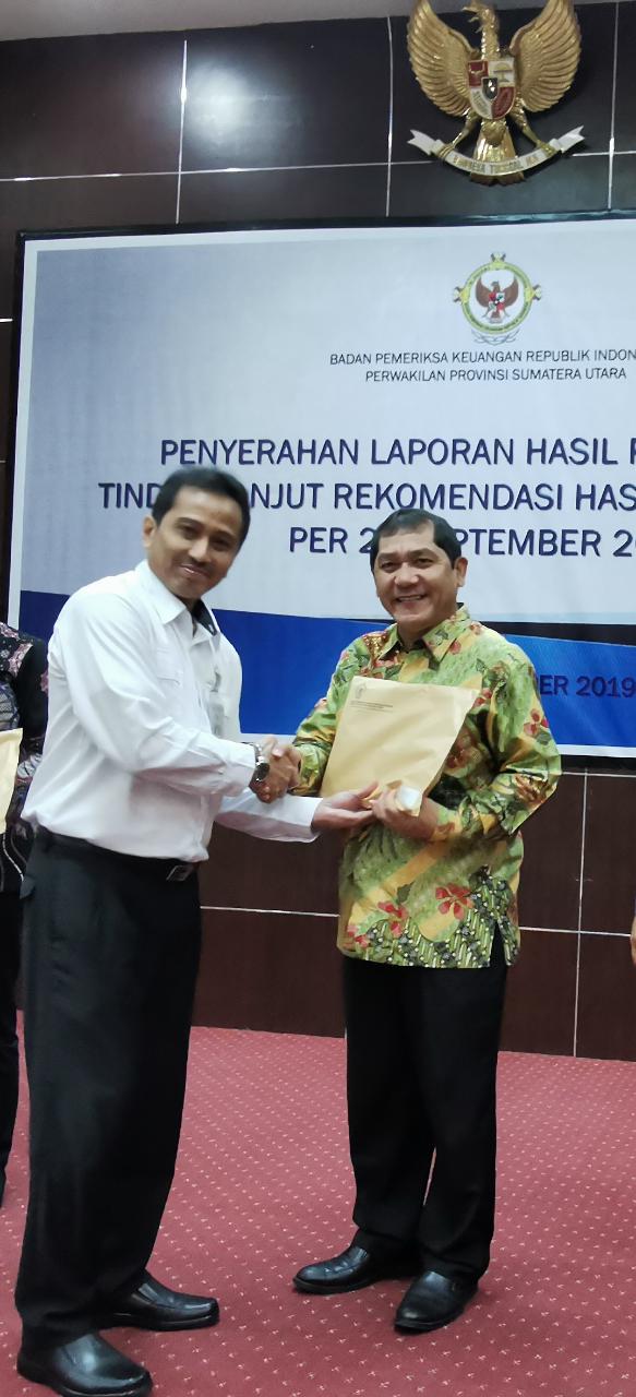 Bupati Karo Terkelin Brahmana menerima Hasil pemantauan tindak lanjut rekomendasi hasil pemeriksaan BPK Perwakilan Propinsi Sumatera Utara Per 24 September 2019 oleh Kepala subauditoriat sumut I Andanu SE MSi Ak