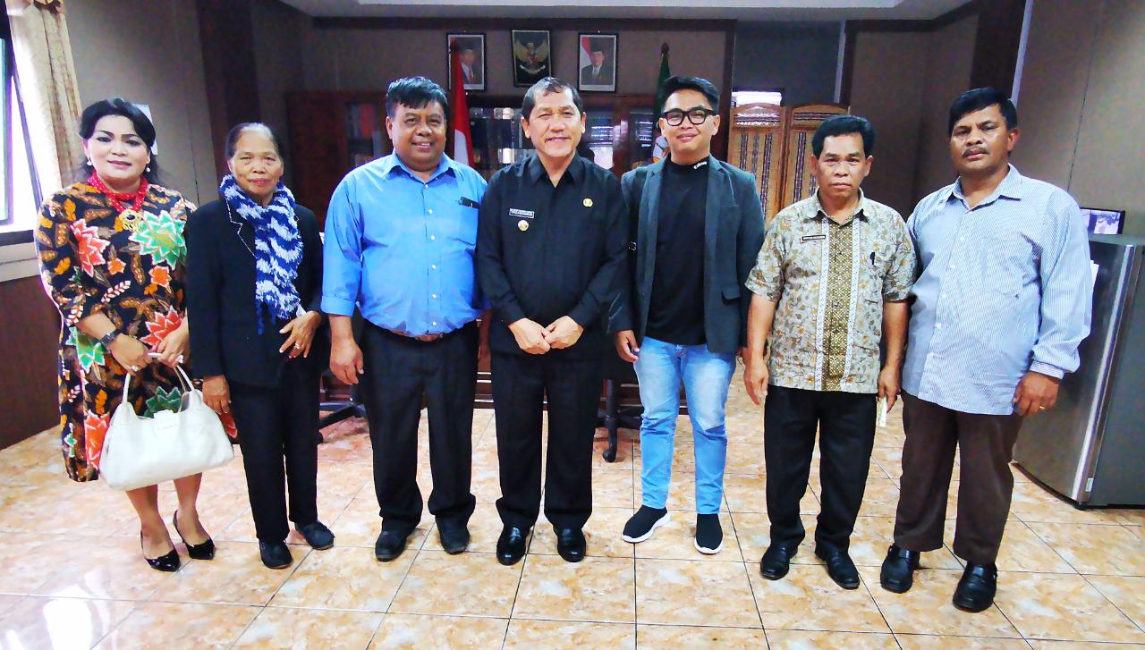 Bupati Karo Terkelin Brahmana menerima audensi Panitia pentahbisan gereja GPDI Karmel Simpang Raya