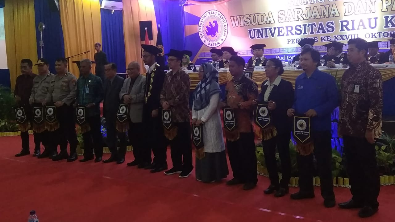 Rektor ULB menghadiri Wisuda Sarjana dan 