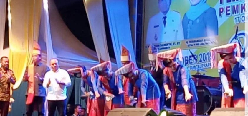 Tarian Tor-Tor Sambut Kedatangan Tamu
