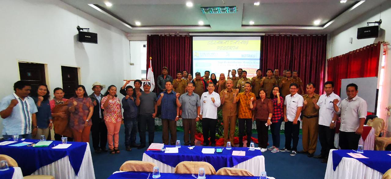 Bupati karo Terkelin Brahmana didampingi kepala Bappeda Ir Nasib Sianturi Msi resmi membuka lokakarya program Kotaku tahun 2019 di Hotel Rudang Berastagi