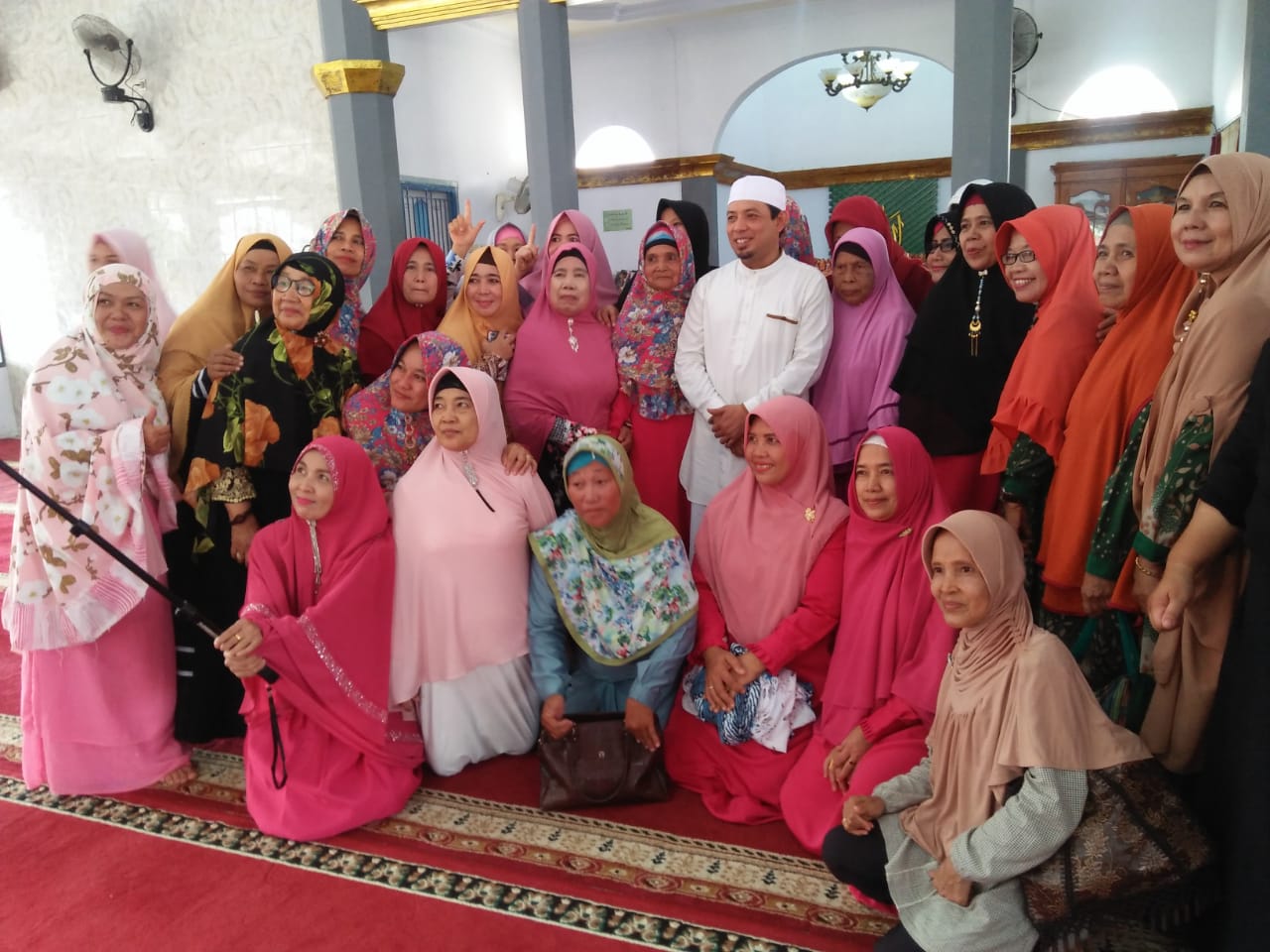 Wakil Walikota Bengkulu Berfoto Bersama Usai Pembukaan Pertemuan BMKT Kecamatan