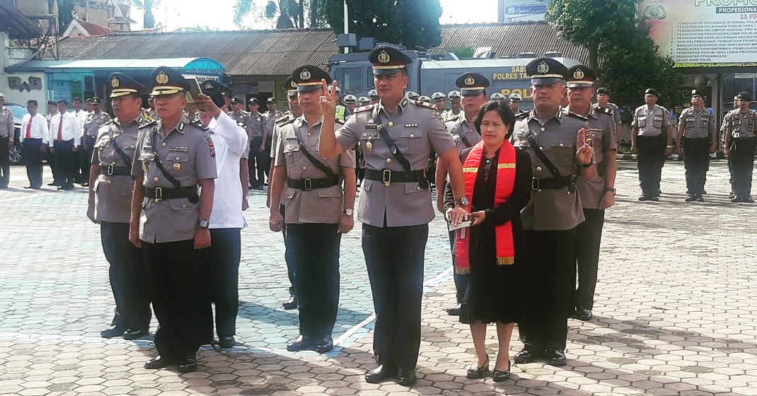 Acara serah terima jabatan baru di jajaran Polres Tanah Karo yang digelar di halaman Polres Tanah Karo