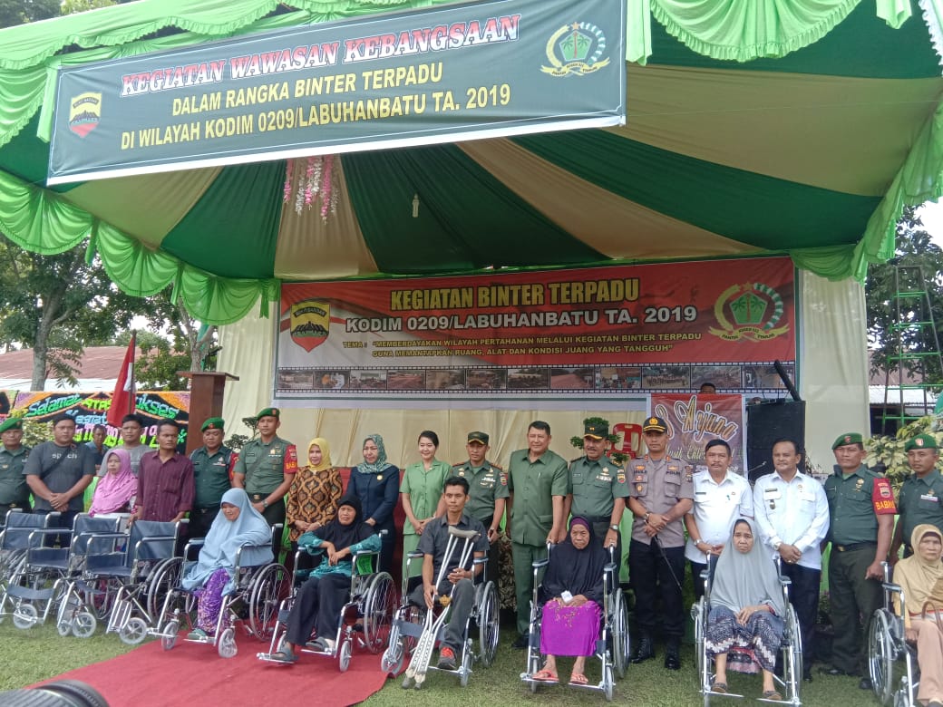 Binter Terpadu Kodim Labuhanbatu Serahkan Bantuan Kursi Roda
