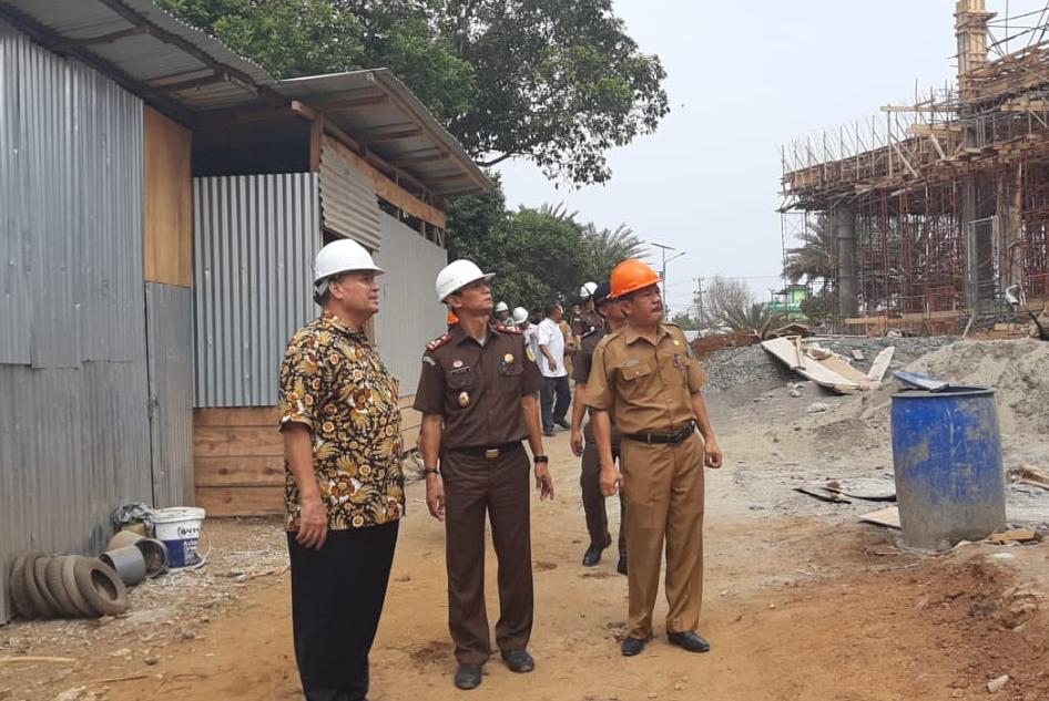 Kajari Tinjau Progres Pekerjaan Alun-Alun Kota Bengkulu