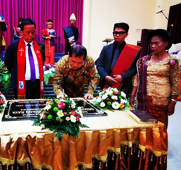 Bupati Karo Gunting Pita Peresmian Pentahbisan Gereja GPdi Karmel Raya
