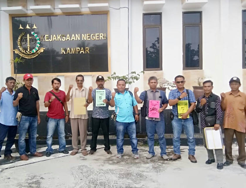 Masyarakat Laporkan Kades Batu Gajah