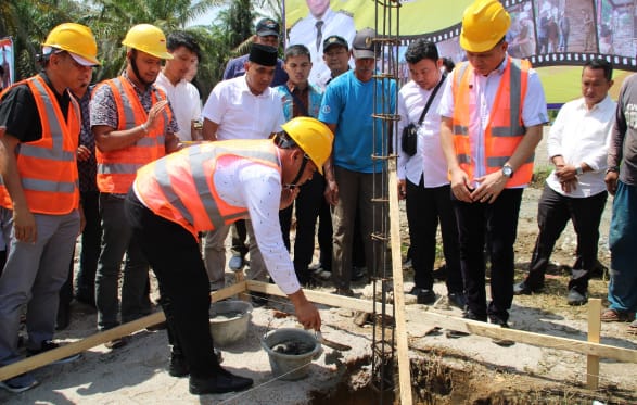 Bupati Labuhanbatu Bangun Rumah Komunitas Guru Honorer