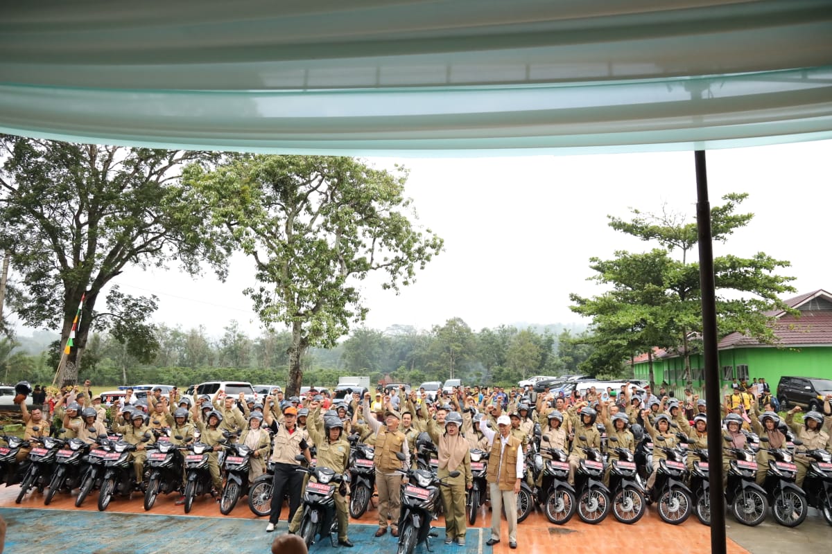 Terima Tornas Dari Gubernur Rohidin PPL Luapkan Kebahagiaan