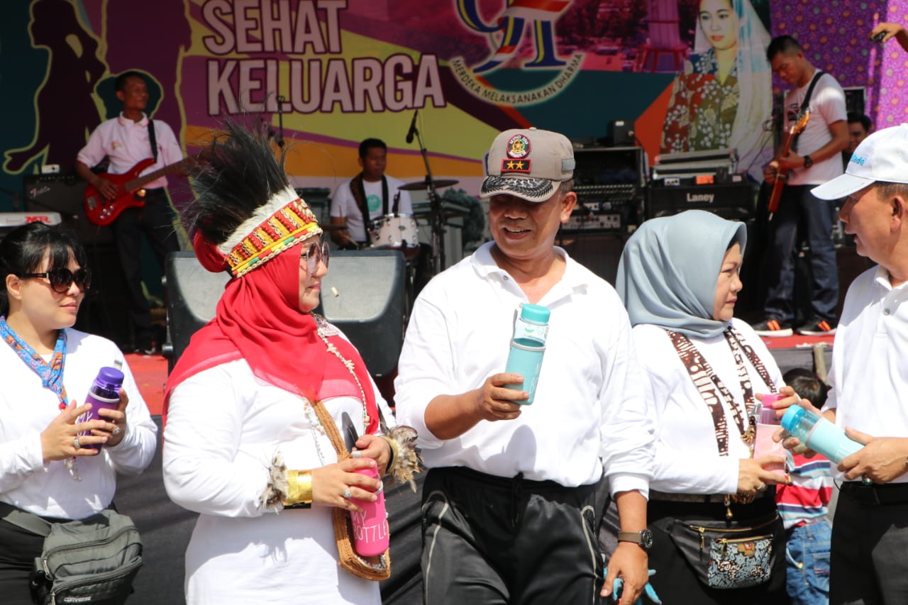 Peringati Hari Ibu Polda Bagikan 2000 tumbler minuman