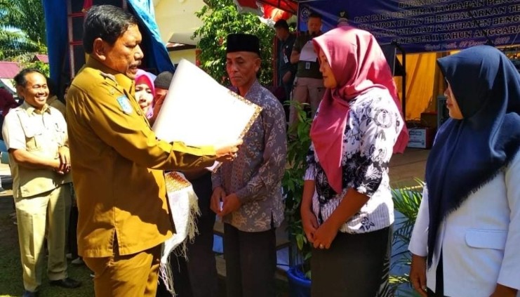 Kunker ke Napal Putih Bupati Mian Disambut Antusias