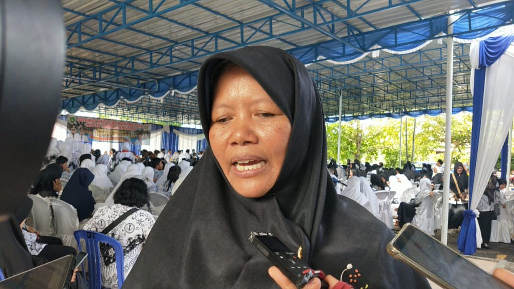 Hafal 20 Hadist Guru TK Dihadiahi Jam Kesayangan Walikota