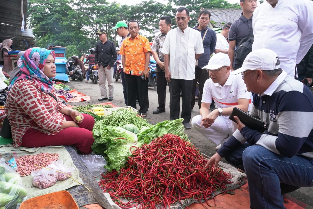 Blusukan ke Pasar Kepahiang Gubernur Rohidin Pantau Stabilitas Harga