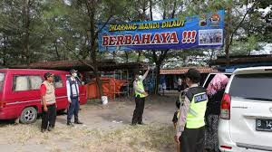 Tampak di Kawasan Wisata Pantai Panjang Dipasang Larangan Mandi