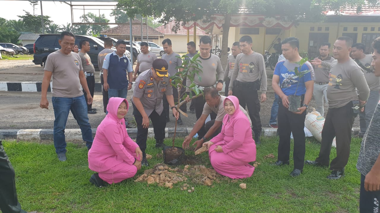 Polsek Simpang Pematang Tanam 250 Pohon