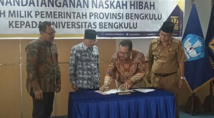Hampir 30 Tahun Tak Miliki Sertifikat UNIB Terima Hibah dari Pemprov