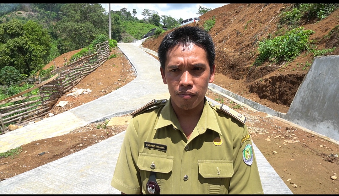 30 Tahun Tak Tersentuh Pembangunan Era Gubernur Rohidin Jalan Desa Batu Beriang Mulus