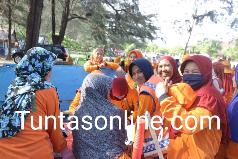 DLH Lakukan Kebersihan Pantai Panjang 