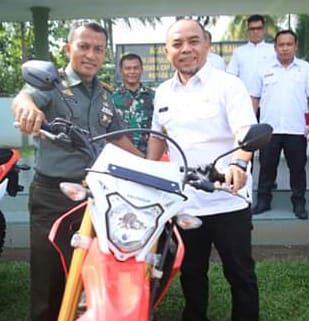 Bupati Labuhanbatu Serahkan 10 Unit CRF ke Kodim 0209/LB
