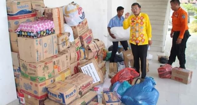 Pemkab Labuhanbatu Serahkan Tali Asih Kepada Korban Banjir