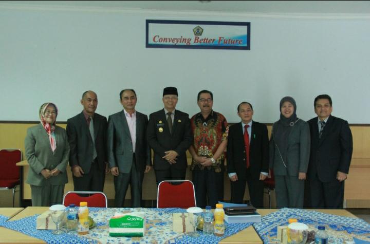 Gubernur Rohidin Pacu Semangat Mahasiswa Raih Gelar Doktor