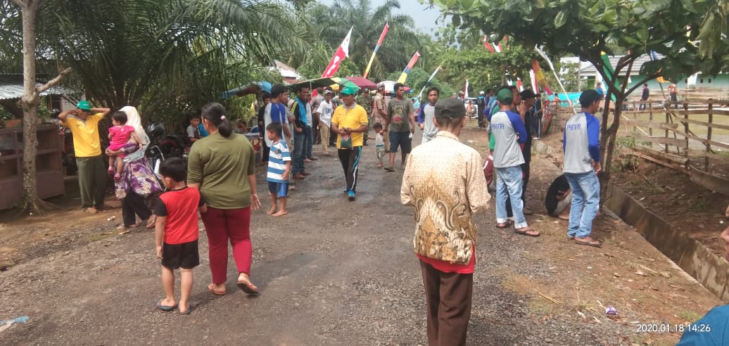 Hadiri HUT Karang Taruna Gubernur Rohidin Disambut Antusias Masyarakat Desa Pagar Agung