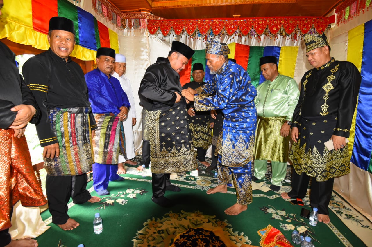 Bupati Kampar Resmi Pulang Bainduok ke Persukuan Domo