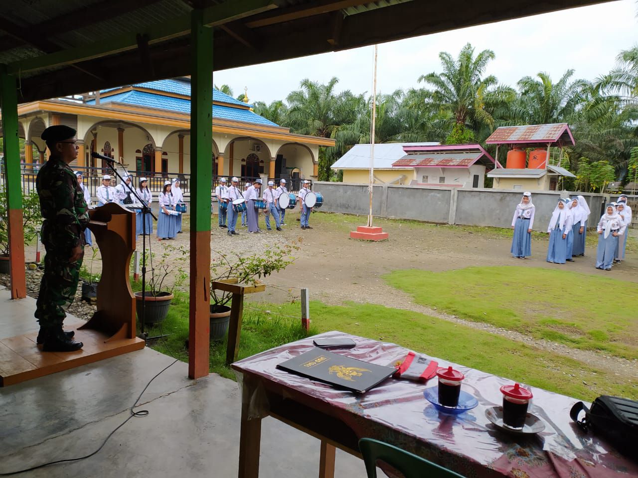 Serda JL Tobing Jadi Irup Pengibaran Bendera SMK LPMD