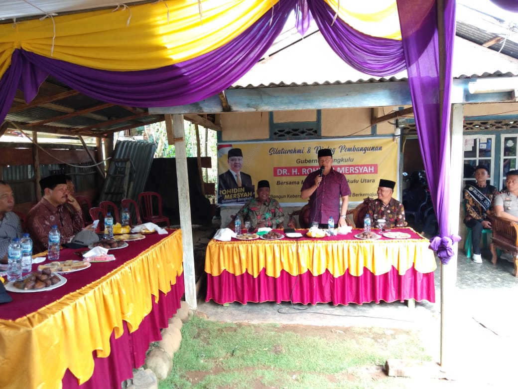 Sikapi Keluhan Masyarakat Desa Penyangkak Gubernur Rohidin Gelar Dialog Pembangunan