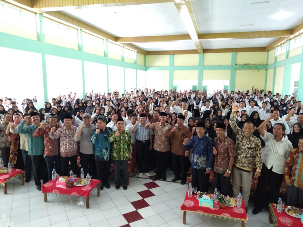 Gubernur Rohidin SK-kan 677 GTT dan PTT Bengkulu Utara