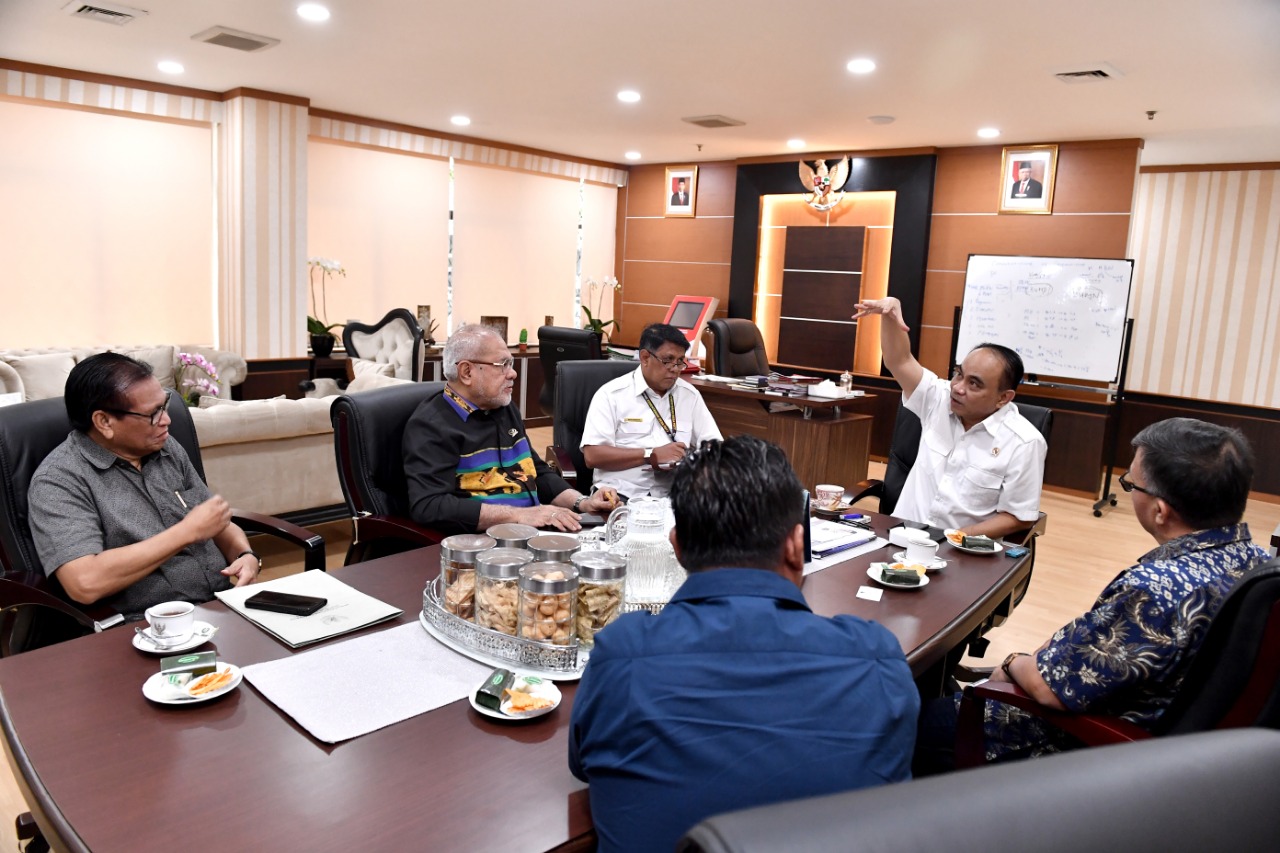 Wamendes PDTT dan Direktur PLN Komitmen Bebaskan Indonesia dari Kegelapan