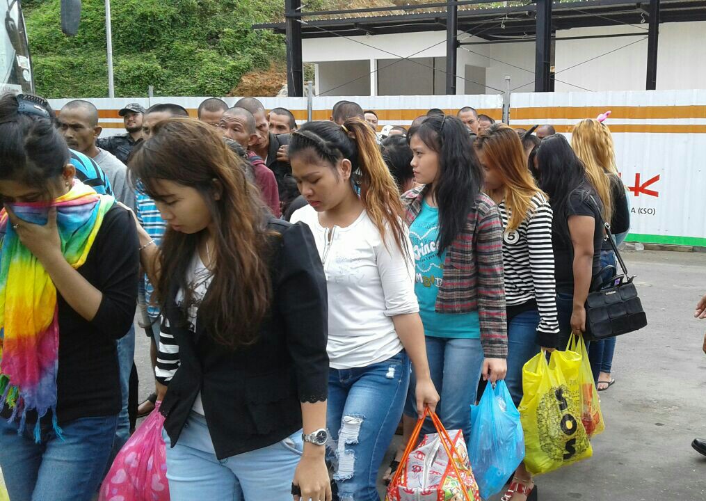 Tampak TKI Ilegal Wanita Cantik Di Pulangkan 